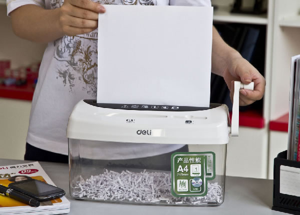 得力 9935 手摇式碎纸机 