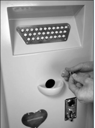 那些真正的“我愿意”或许都藏在浪漫玩味的游戏里——自动结婚贩卖机。。一起玩吧~