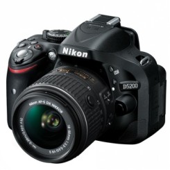 Nikon尼康 D5200 单反套机(AF-S DX 18-55mm f/3.5-5.6G VR II 尼克尔镜头)黑色