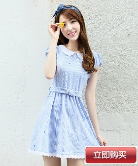 学院风娃娃领修身连衣裙