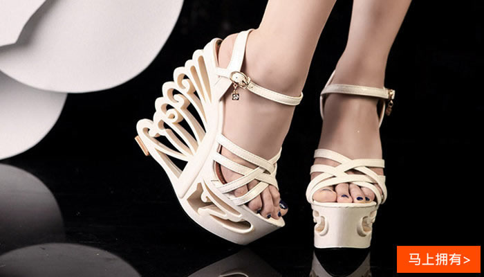 异形跟交叉带凉鞋