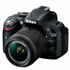 Nikon尼康 D5200 单反套机 (AF-S DX 18-55mm f/3.5-5.6G VR II 尼克尔镜头)黑色