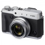 FUJIFILM富士 X30 高端紧凑型数码相机 2/3英寸CMOS (去低通) 236万EVF 3.0英寸翻折屏 Wi-Fi拍摄 银色