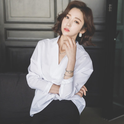 月妖雪 韩范白衬衫女春季新款韩版休闲长袖中长款V领大码宽松百搭衬衣潮