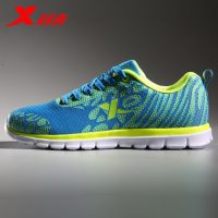 XTEP特步 男鞋 运动鞋 春季新款耐磨夜光荧光夜跑鞋 休闲鞋 网面透气跑鞋 4色可选